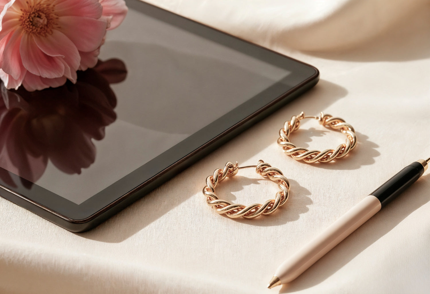 Minimalist Jewelry Trends in 2025: Simple, Elegant, and Powerful